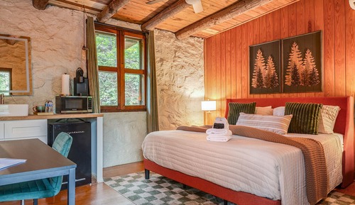 Signature Room, 1 King Bed, Non Smoking, Patio