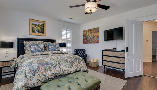 Deluxe Room, 1 Queen Bed, Pool View