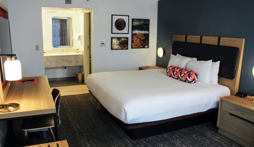Room, 1 King Bed (Mobility Accessible, Tub)