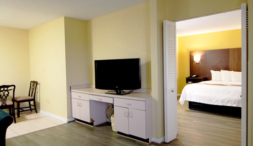 Suite, 1 King Bed, Accessible, Non Smoking