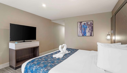 Suite, 1 King Bed, Non Smoking, Refrigerator & Microwave (with Sofabed)