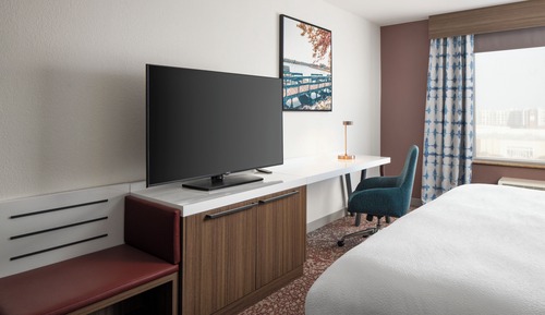 Room, 1 King Bed (Drinks & Snacks)