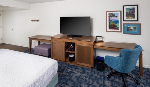 Room, 1 King Bed, Refrigerator