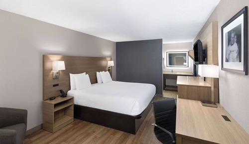 Standard Room, 1 King Bed