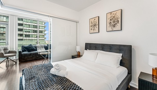 Luxury Suite, 1 Queen Bed with Sofa bed, Private Bathroom