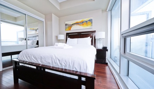 Luxury Suite, 1 Queen Bed with Sofa bed, Private Bathroom
