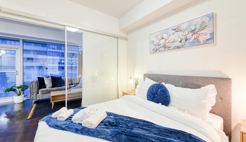 Economy Suite, 1 Queen Bed, Private Bathroom