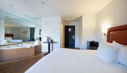 Suite, 1 King Bed, Hot Tub