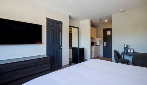 Superior Room, 1 King Bed, Kitchenette