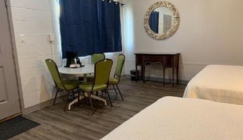 Standard Room, 2 Queen Beds, Pets Allowed, Poolside
