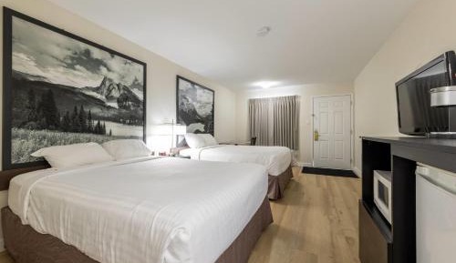 Queen Room with Two Queen Beds - Non-Smoking