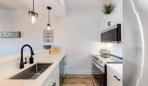 Two-Bedroom Apartment with Mountain View