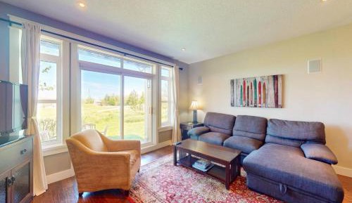 Two-Bedroom Apartment with Mountain View