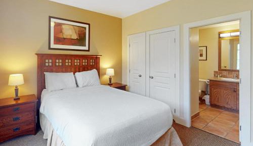 Two-Bedroom Apartment with Mountain View