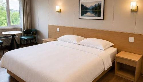 Deluxe Queen Room