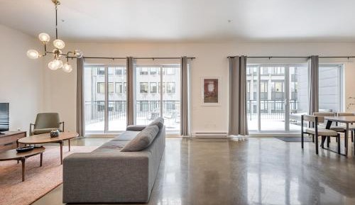 Two-Bedroom Deluxe Apartment with Balcony