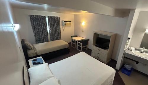 Deluxe Double Room (2 Adults + 1 Child)