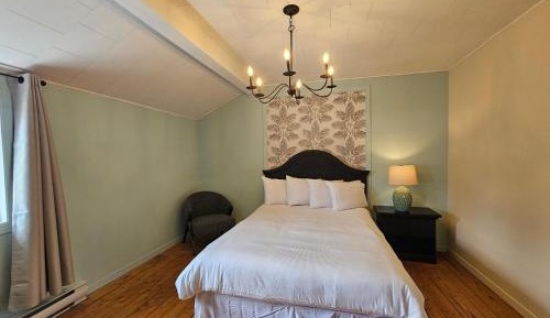 Standard Queen Room