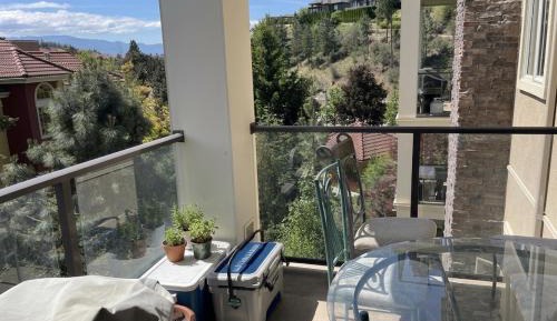 Three-Bedroom Apartment with Balcony