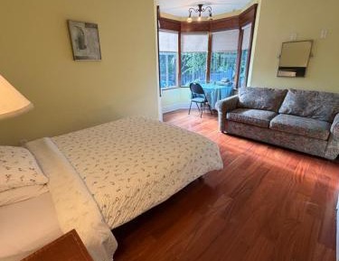 Single Room with Shared Toilet