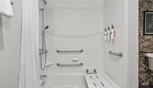 King Room with Accessible Tub - Mobility Access