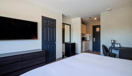 Superior Room, 1 King Bed with Kitchenette