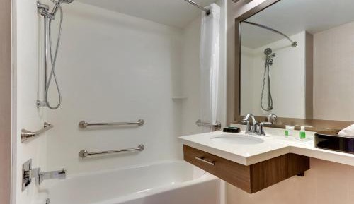 King Room with Mobility Accessible Tub