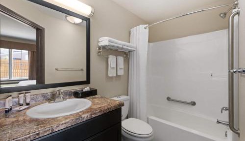 2 Queen Beds, 2-Bedroom, Suite, Non-Smoking