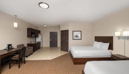 Queen Room with Two Queen Beds, Mobility Access and Bathtub with Grab Bars, Non-Smoking