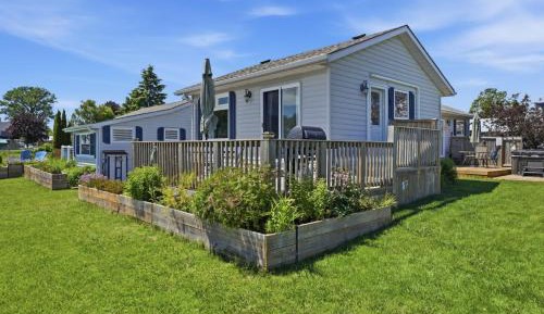 Bungalow - Water Front 