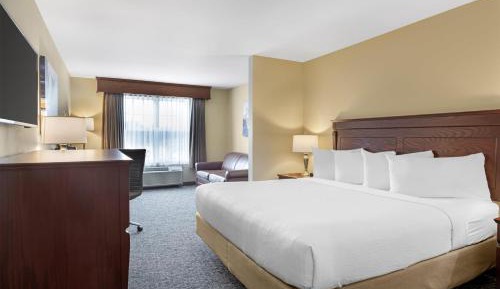 King Suite with Sofa Bed and Fireplace - Non-Smoking 