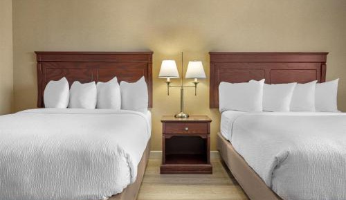 Queen Suite with Two Queen Beds - Non-Smoking