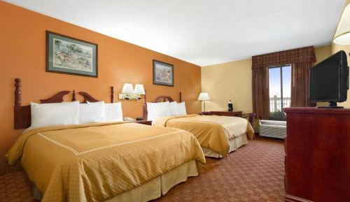 	 2 Full Beds, Mobility Accessible Room, Bathtub w/Grab Bars, Non-Smoking