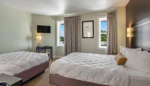 Queen Room with Two Queen Beds - Non-Smoking