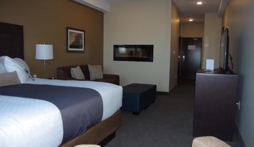 King Suite with Spa Bath and Fireplace