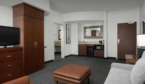 One-Bedroom King Suite with Sofa Bed - Hearing Accessible