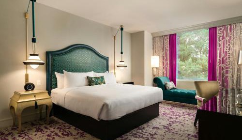 Guest room, 1 King, City view