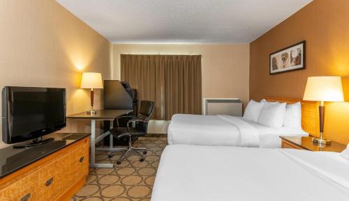 Deluxe Queen Room with Two Queen Beds - Non-Smoking 
