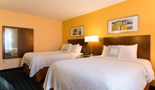 Queen Room with Two Queen Beds and Transfer Shower - Mobility Access