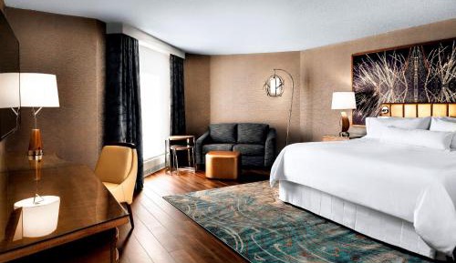 Deluxe, Larger Guest room, 1 King, Airport view