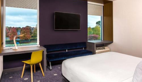 King Room with Bathtub - Mobility Access/Hearing Accessible