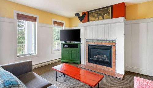 One-Bedroom King Suite with Terrace - Ground Floor