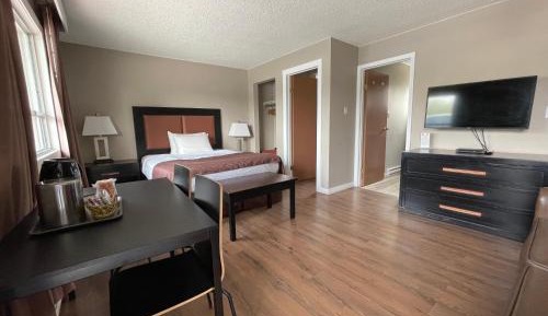 Deluxe One-Bedroom Suite