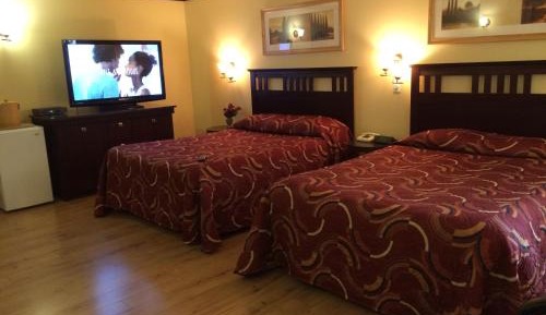 Family Room - Basement (6 Adults)