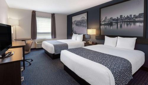 Two Queen Beds - Non-Smoking