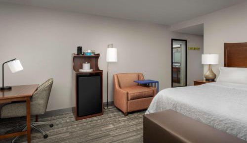King Room with King Bed - Non-Smoking