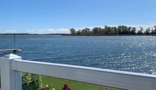 Bungalow - Water Front 