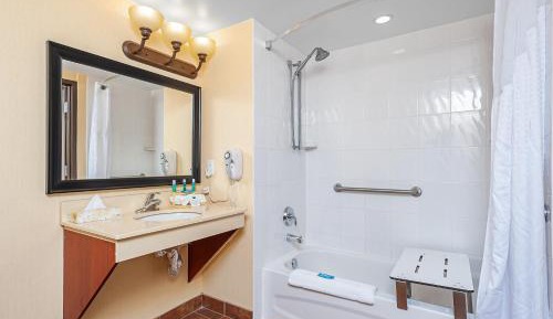 Queen Room with Two Queen Beds - Hearing Accessible/Non-Smoking