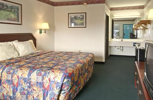 Blythewood Hotel | Days Inn by Wyndham North Columbia Ft. Jackson
