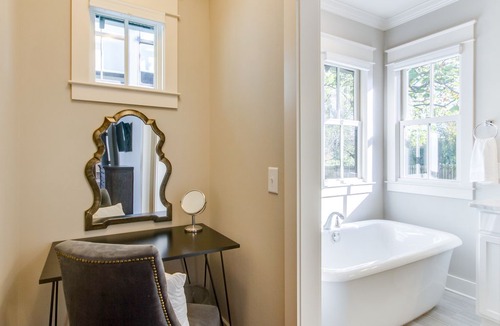 Eastwood House | Fall Savings! Character & Charm in East Nashville – Sleeps 12